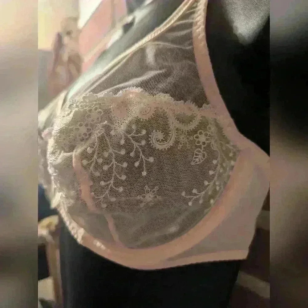Simone Perele Delice Bra. Size: 32E. Nude. Barely Worn. - Picture 5 of 7